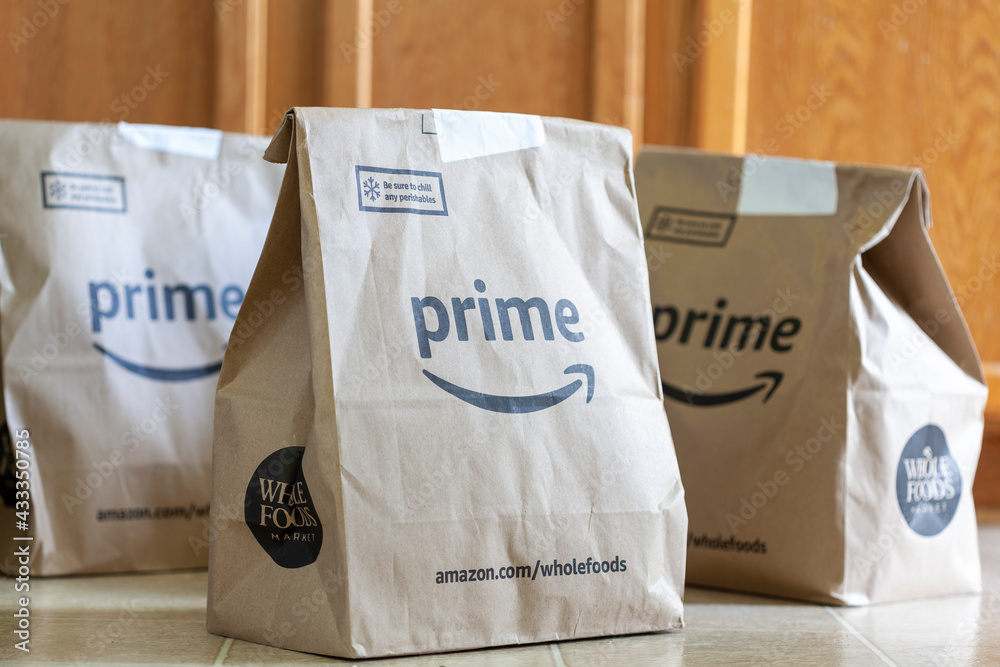 Clarksburg, MD, USA 05-12-2021: Three recycled paper grocery bags with  Amazon Prime and Whole Foods supermarket logos. Amazon offers free same day  delivery of all grocery items for its prime members. Stock