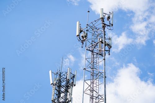 Billede på lærred Telecommunication towers and internet networks