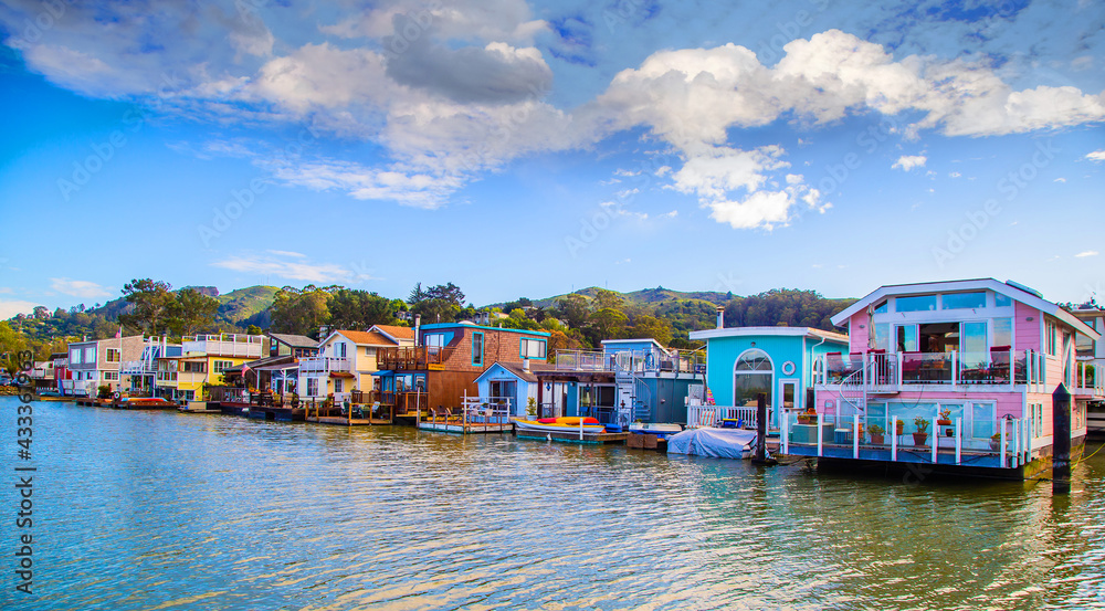 Colorful house boats floating on water in Sausalito, March 2016: San Francisco , USA