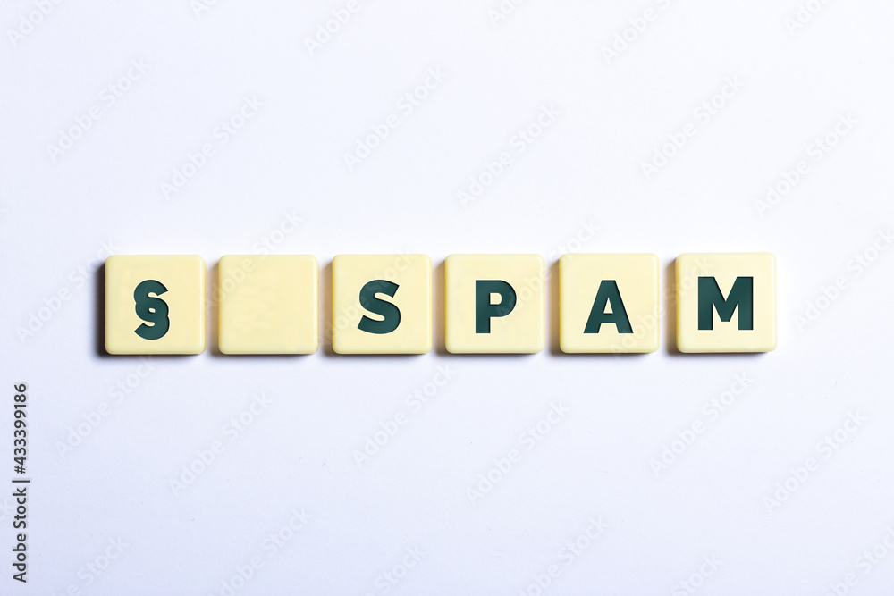 Spam in Buchstaben auf weißem Hintergrund mit Paragraph Zeichen Spam in Buchstaben auf weißem Hintergrund mit Paragraph Zeichen