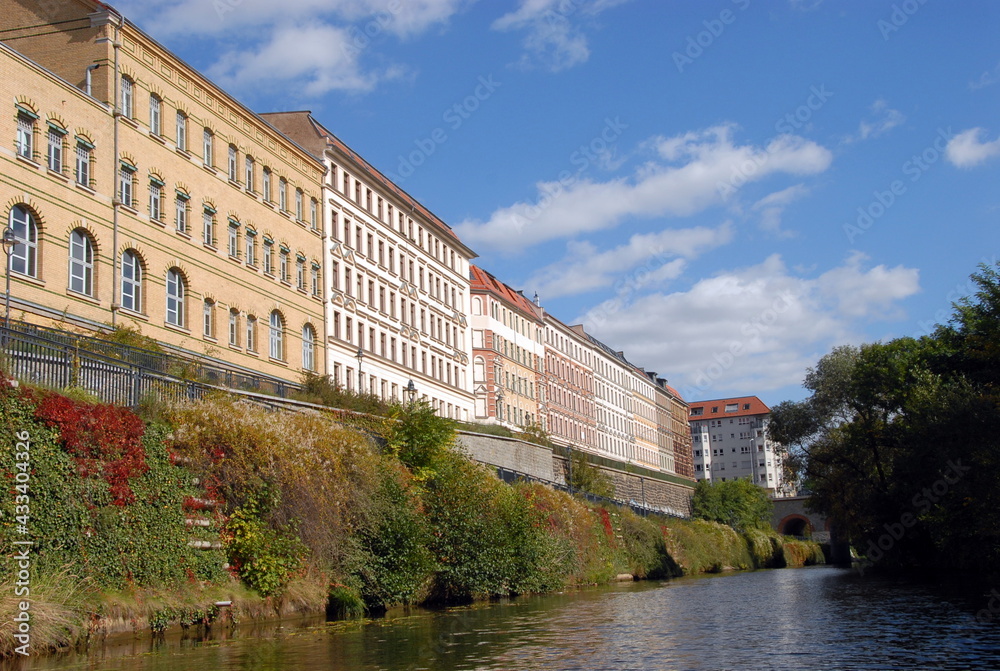 Fototapeta premium Leipzig entlang der weißen Elster