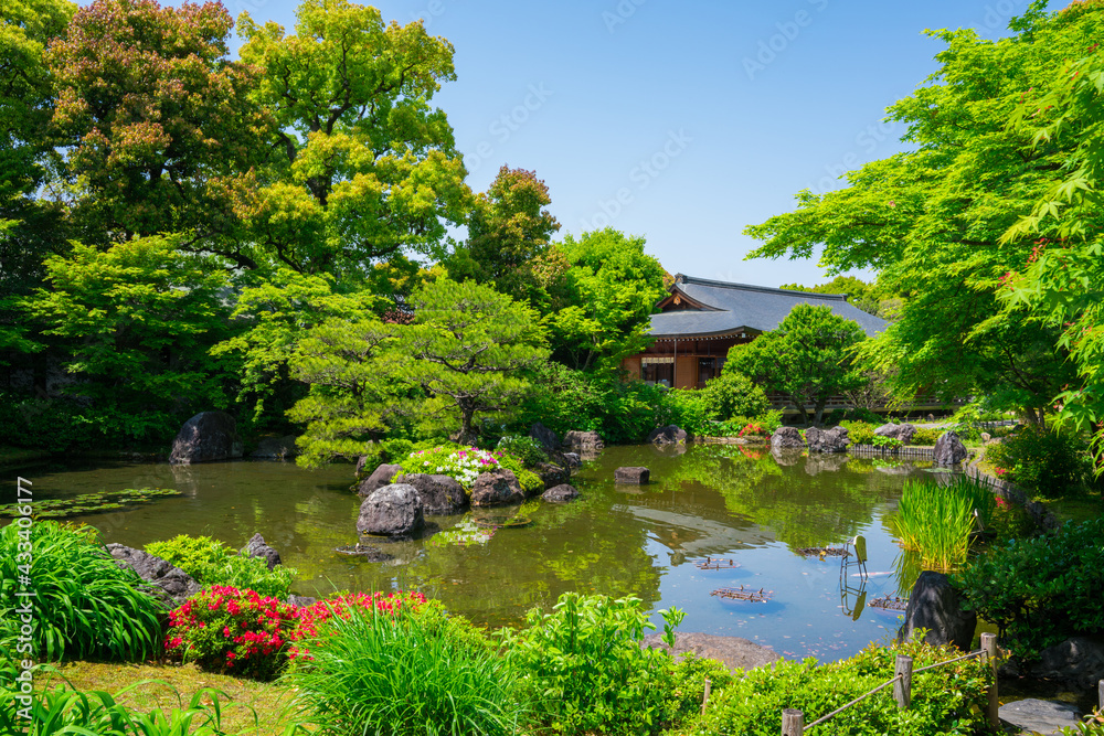 京都　城南宮の神苑　平安の庭の新緑