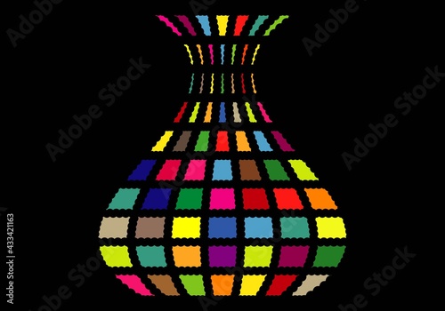 Jarrón de mosaicos de colores variados y alegres sobre fondo negro. 