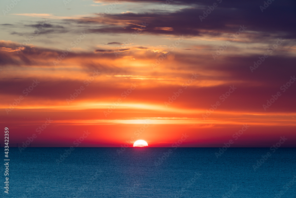 Letzte Phase Sonnenuntergang am Meer 