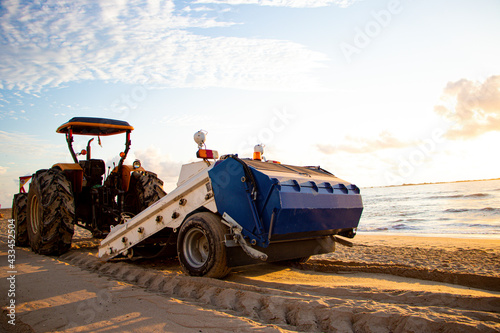 Trator na praia  photo