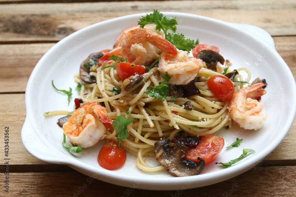 Shrimp spaghetti aglio olio