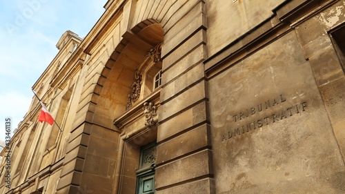 Façade et portail d'entrée du Tribunal administratif de Paris, siégeant à l’hôtel d'Aumont (France)