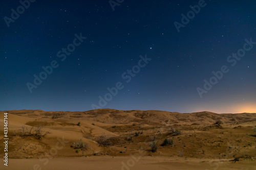 Paysage de nuit dans le désert