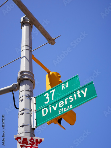 Murais de parede Diversity Plaza street sign, Jackson Heights, Queens, New York, USA