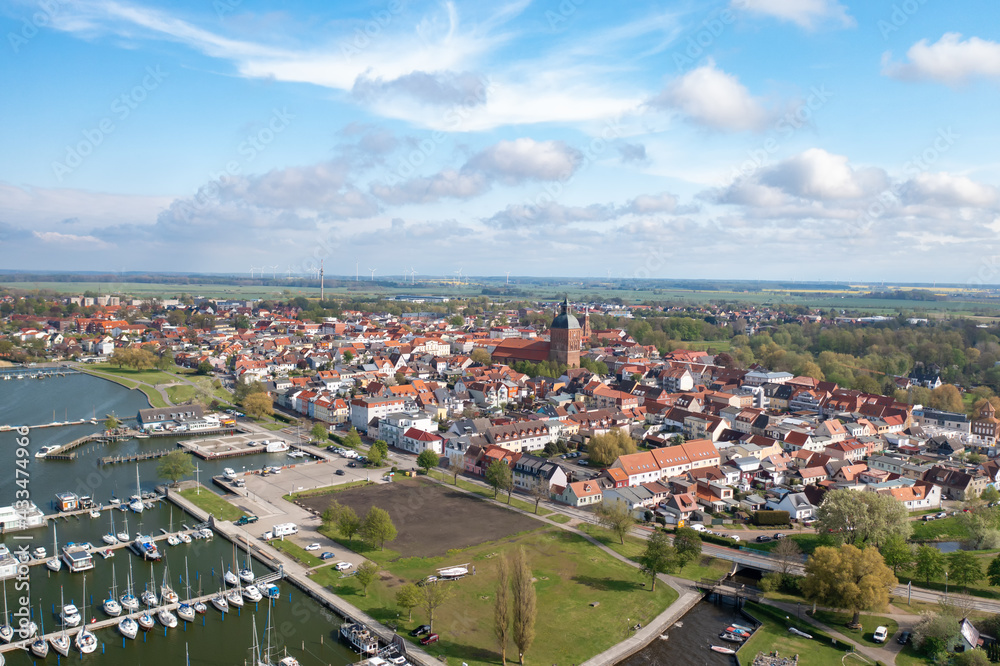 Ribnitz-Damgarten auf dem Darß als Luftbild