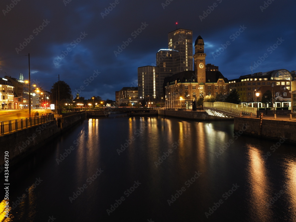 Obraz premium Malmö bei Nacht