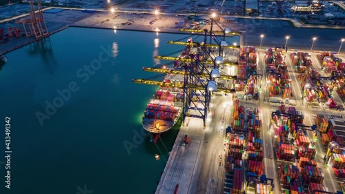 วิดีโอสต็อก

Time lapse Container , container ship in export and import business and logistics. Shipping cargo to harbor by crane. Water transport International. Aerial view and top view.