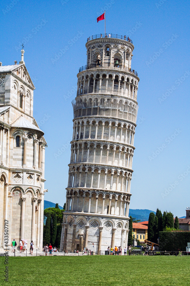Spectacular Tower of Pisa where you can appreciate its famous inclination.