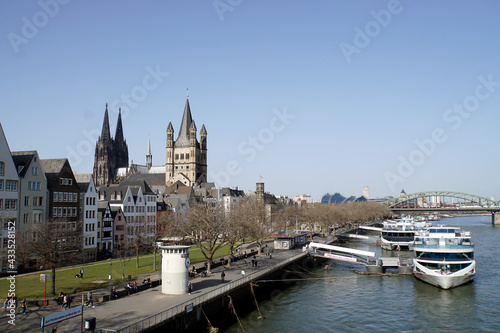 Blick von der Deutzer Brücke auf Gross St. Martin und Kölner Dom - View of Gross St. Martin and Cologne Cathedral from the Deutz Bridge