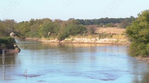 Rio caudaloso