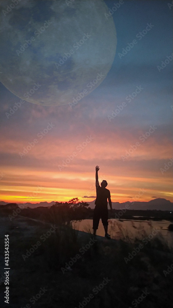 Fototapeta premium person watching sunset