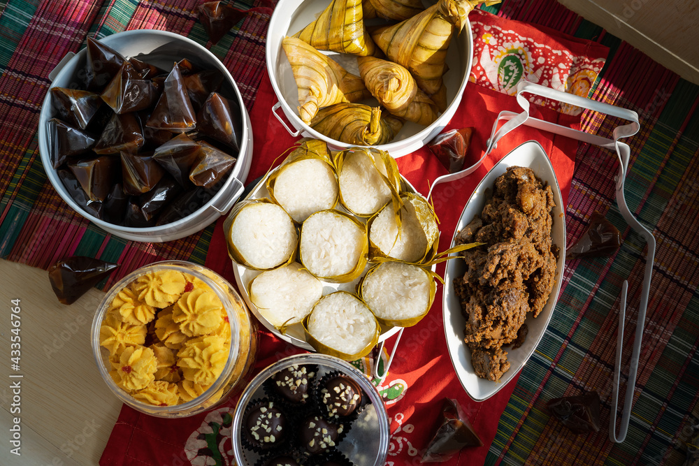 Traditional Malay Food and cookies during Ramadan and Eid Mubarak. Hari ...