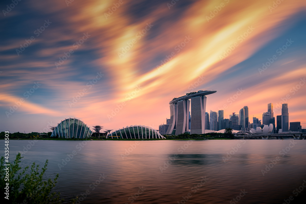 Skyline and view of skyscrapers at sunset in Singapore.