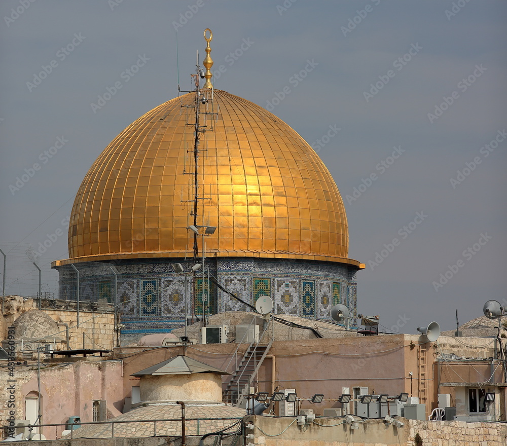 Golden cupola of Dome on the Rock, jerusalem, Temple Mount