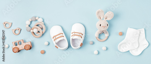 Konstfotografi Baby shoes and teethers banner