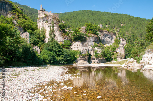 Castelbouc village des gorges du Tarn.  photo