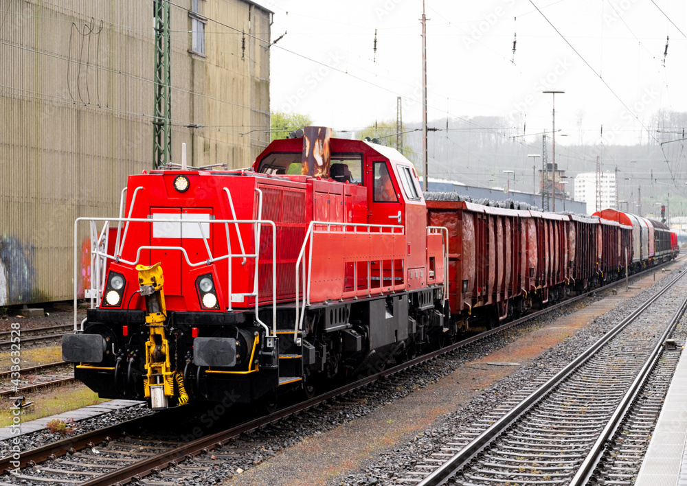 Zug Rangierlok Güterzug Diesellok Waggons Halt Bahnhof Strecke Gleise Schienen Eisenbahn Deutschland Ruhr-Sieg-Strecke Letmathe Hagen Siegen Transport Draht Coils Last Ladung Industrie Logistik Zug Rangierlok Güterzug Diesellok Waggons Halt Bahnhof Strecke Gleise Schienen Eisenbahn Deutschland Ruhr-Sieg-Strecke Letmathe Hagen Siegen Transport Draht Coils Last Ladung Industrie Logistik