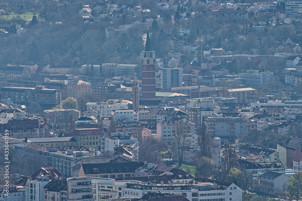 Naklejka premium Blick auf das Zentrum der Stadt Pforzheim in Baden-Wuerttemberg Deutschland mit der Stadtkirche in der Bildmitte.