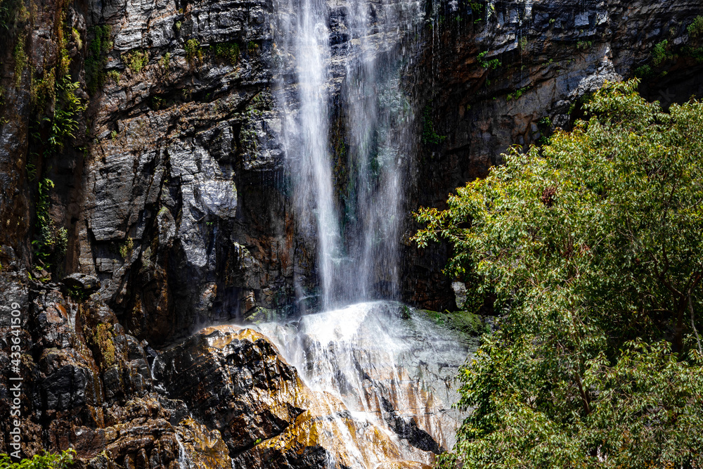 Obraz premium Stream of fresh water pouring down through the rocks in a tropical forest, natural beauty of the mother earth concept, Diyaluma falls in Koslanda, Badulla. the second-highest waterfall in Sri Lanka.