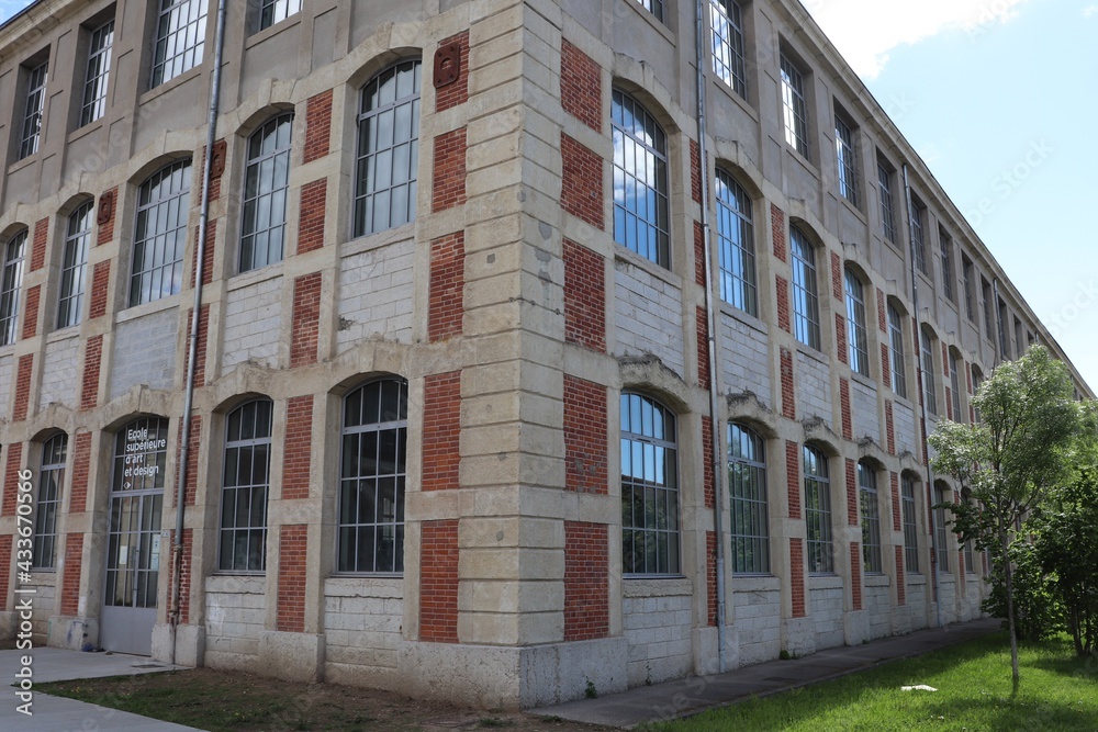 L'ESADSE, école supérieure d'art et design, à la cité du design, vue de l'extérieur, ville de Saint Etienne, département de la Loire, France