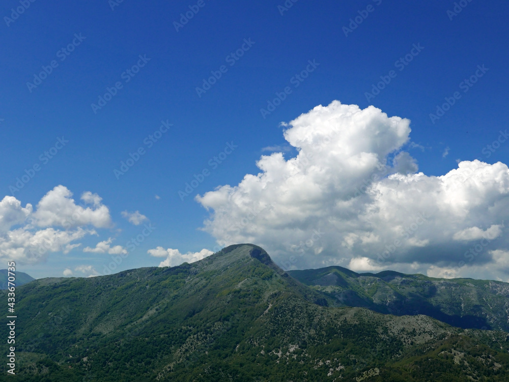 suggestivo panorama sul Monte Cacume in provincia di Frosinone in Italia suggestivo panorama sul Monte Cacume in provincia di Frosinone in Italia