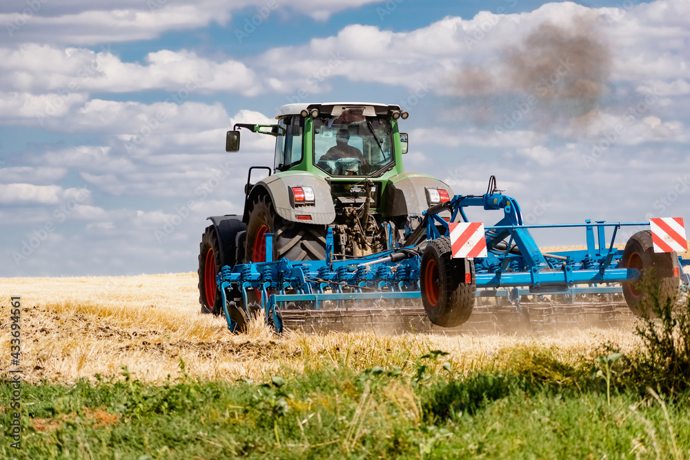 Obraz premium tractor in field