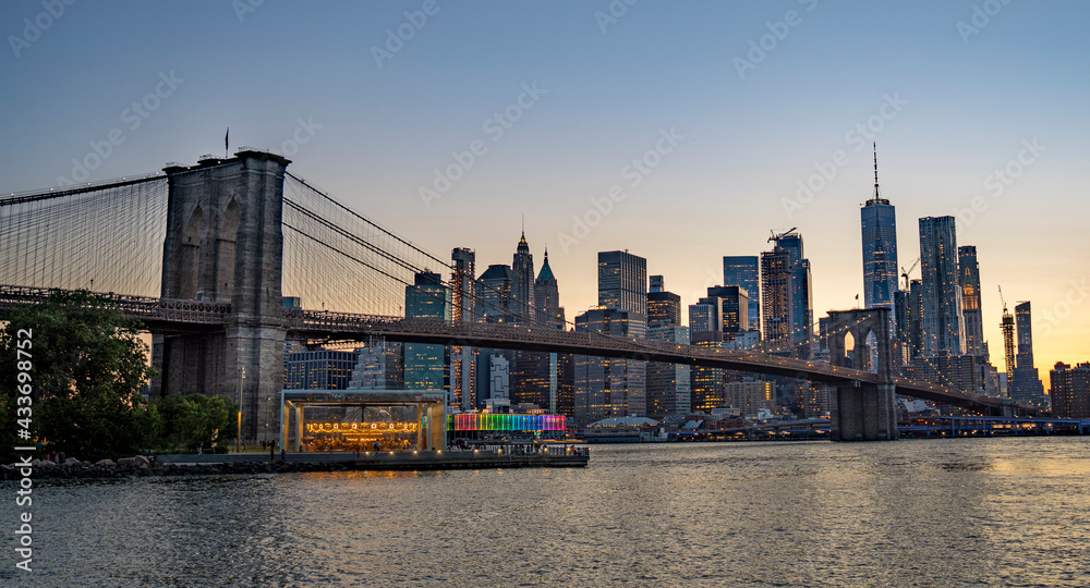 Fototapeta premium Sonnenuntergang in New York City 