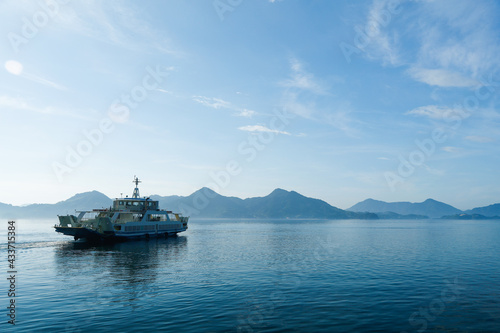 瀬戸内海の離島と旅客船　広島県三原市須波港 photo