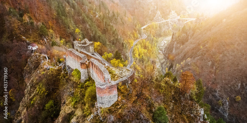 Obraz na plátne Panoramic view of Poenari castle in Romania