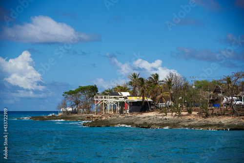 Small semi-destroyed construction on the shore of a beach on the island of San Andrés. Colombia