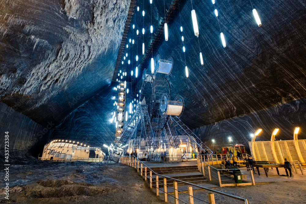 Ταπετσαρία Beautiful salt mine in Turda, Romania