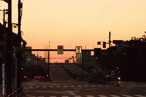 早朝の交差点 photo