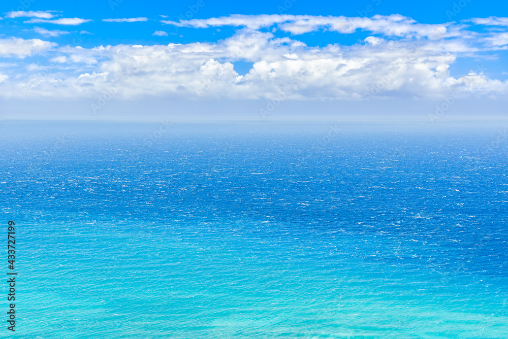 Obraz premium Beautiful Landscape of Blue Sea or Ocean in Summer in Oahu Island in Hawaii in America, Waikiki, Tropical Image, Nobody