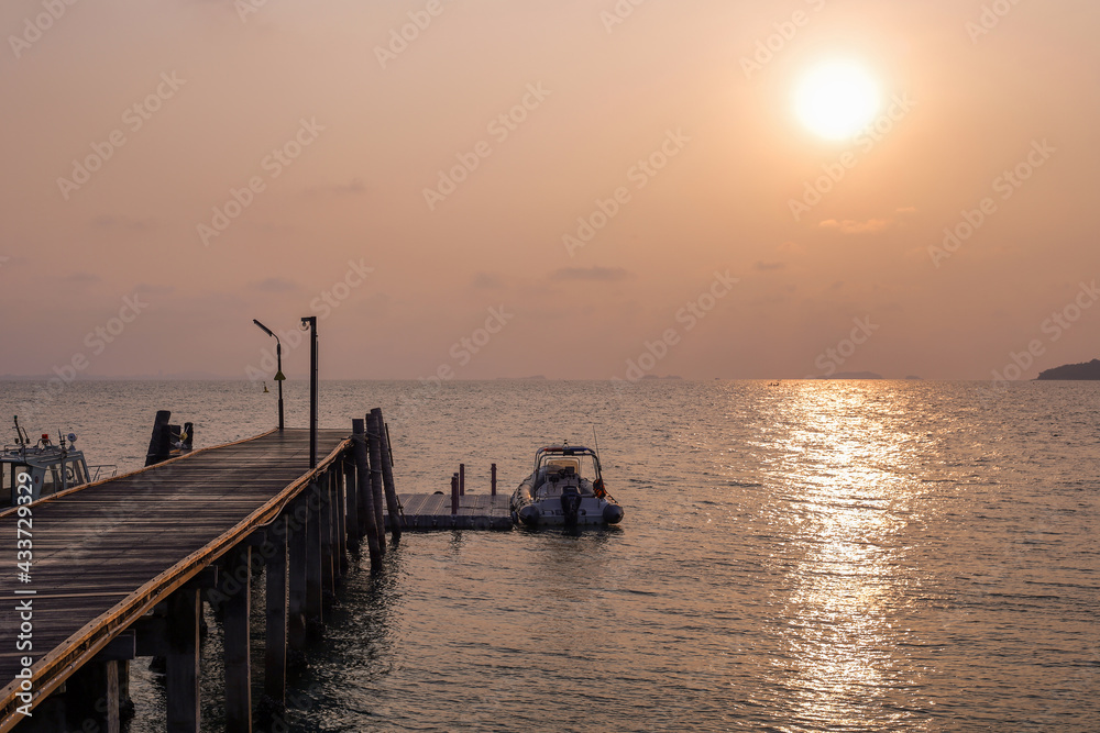 Fototapeta premium A speed boat in the harbor