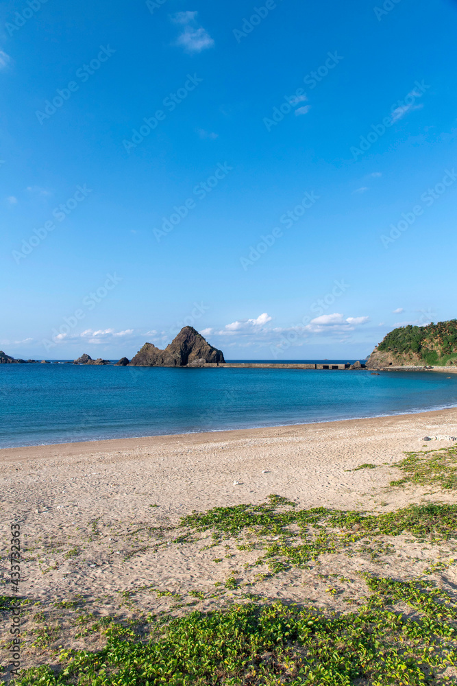 奄美群島　加計呂麻島の西阿室海岸の立神岩