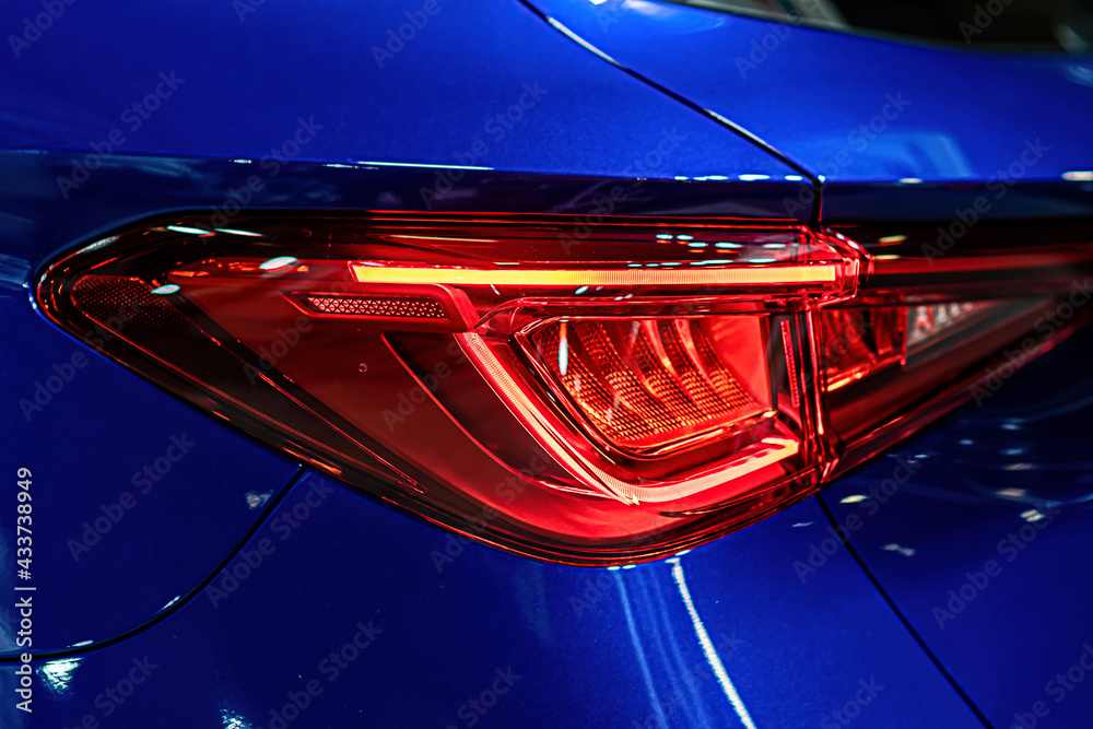 Naklejka premium closeup of a red taillight on a modern car, detail on the rear light of a car