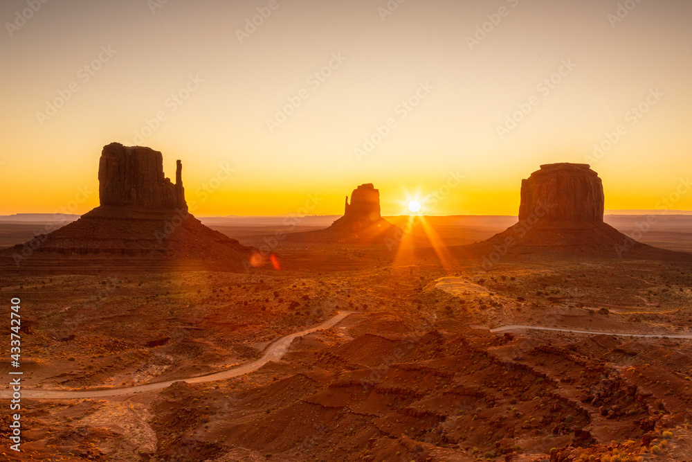 朝のモニュメント・バレー