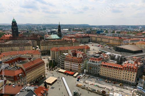 Blick auf die Altstadt Dresden mit Kreuzkirche und Elbtal