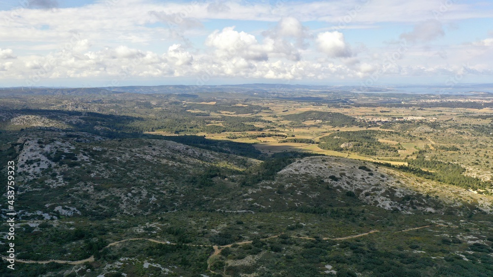 Massif des corbières dans le sud de la France