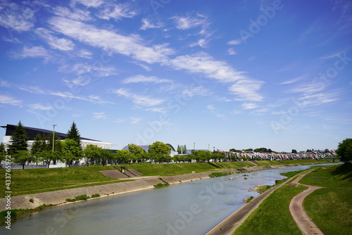 福島県須賀川市・釈迦堂川の鯉のぼり川渡し