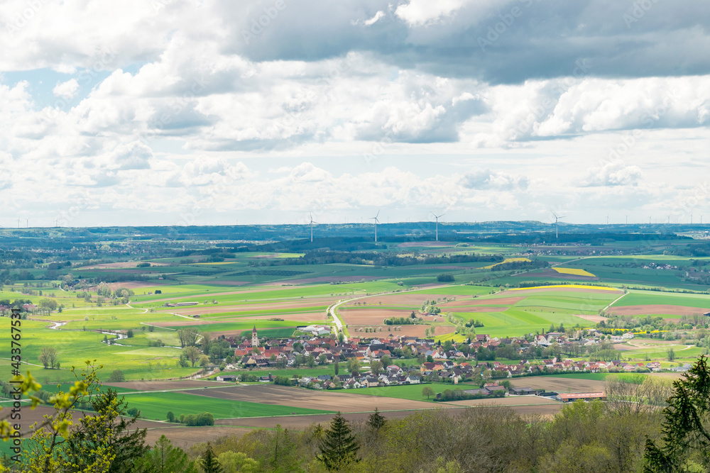 Blick vom Hesselberg auf Wittelshofen in Mittelfranken (Bayern Deutschland)
