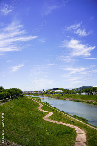 福島県須賀川市・釈迦堂川の鯉のぼり川渡し