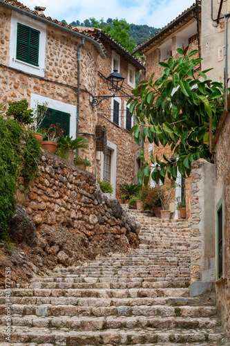 Fornalutx auf Mallorca im Tramuntana Gebirge