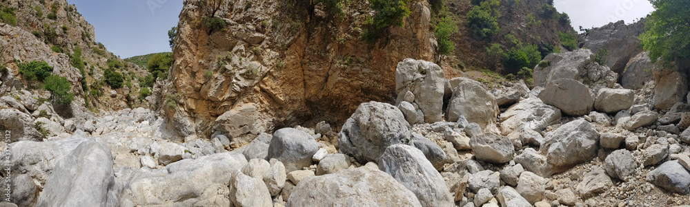 Wildes Kreta: Die Havga-Schlucht in der Lasithi-Hochebene Wildes Kreta: Die Havga-Schlucht in der Lasithi-Hochebene