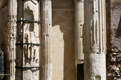 Ancient Roman columns, iron support armor, Jewish quarter in Rome. © Maria Letizia Avato